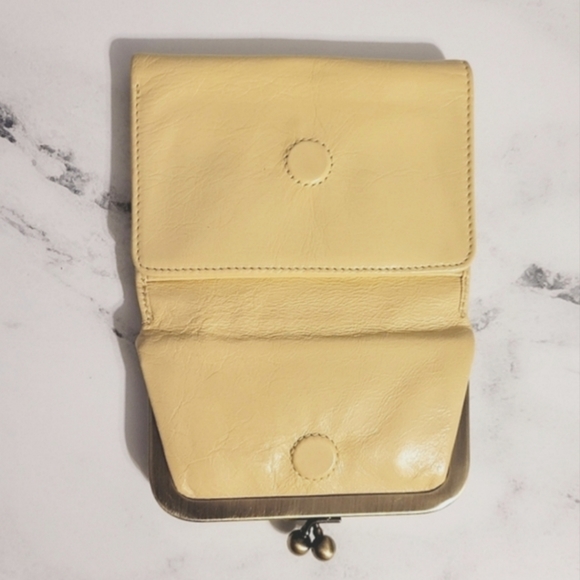 Vintage HOBO Int'l Light Yellow 'Robin' Leather Tri-Fold Wallet - Picture 6 of 12